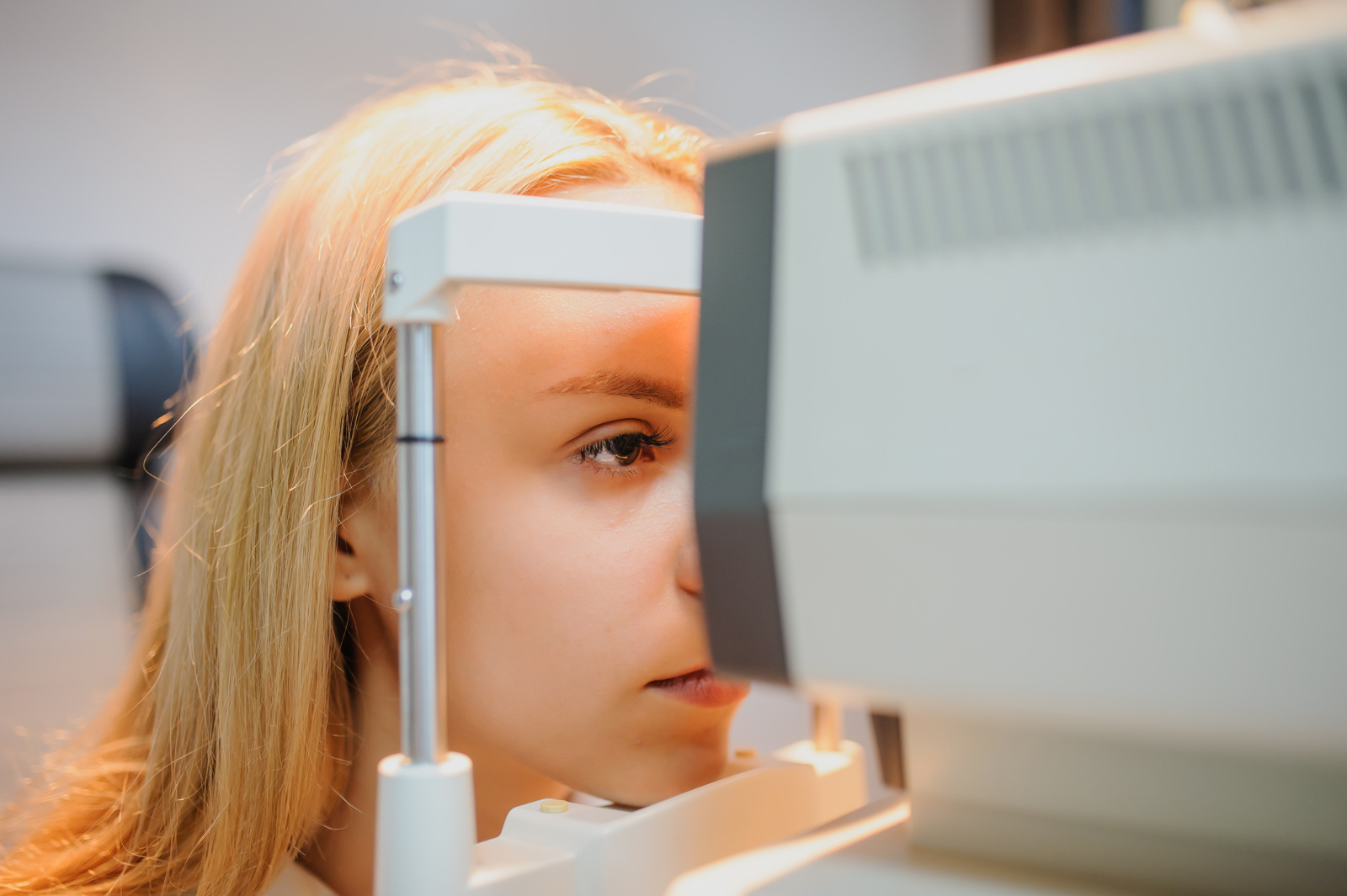 Diagnóstico del desprendimiento de retina de la Asociación Española de Optometristas Unidos Imagen haciendo diagnóstico del desprendimiento de retina de la Asociación Española de Optometristas Unidos